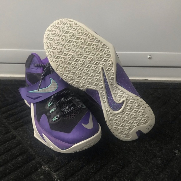Nike Sneakers - Picture 2 of 7